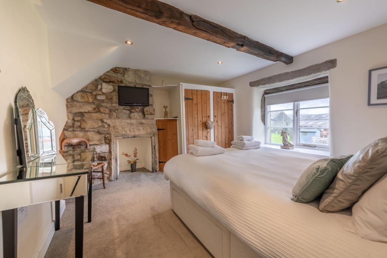 Westside Cottage, Newby, Clapham, Yorkshire Dales National Park, Famous Three Peaks, Near The Lake District, Pets Are Welcome Newby  Exterior foto