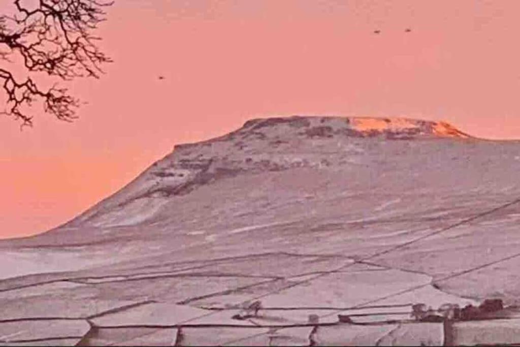 Westside Cottage, Newby, Clapham, Yorkshire Dales National Park, Famous Three Peaks, Near The Lake District, Pets Are Welcome Newby  Exterior foto