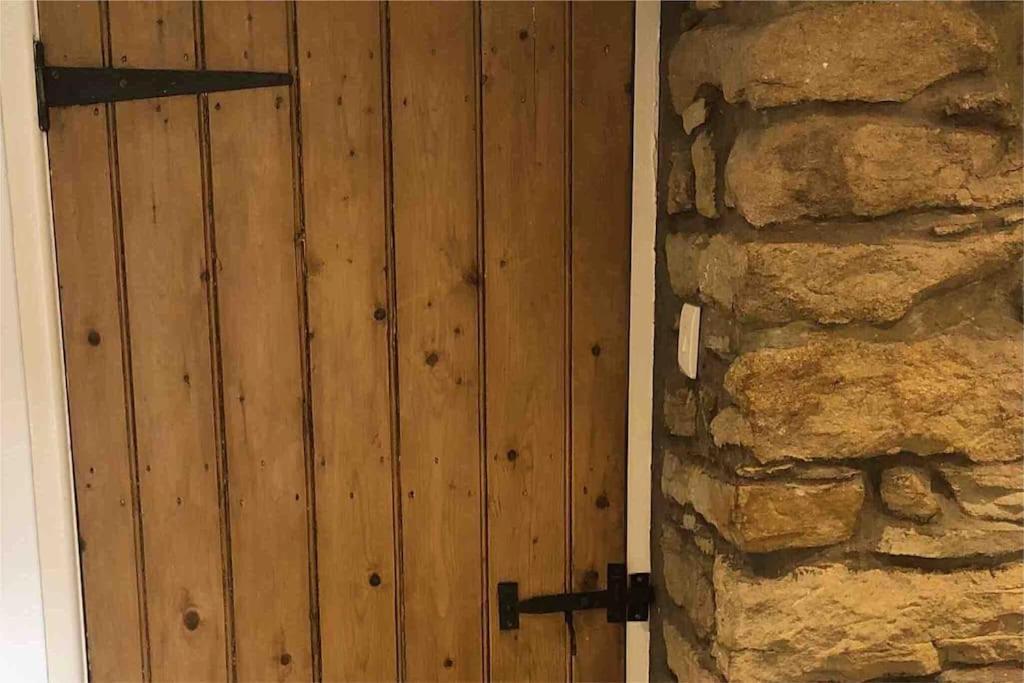 Westside Cottage, Newby, Clapham, Yorkshire Dales National Park, Famous Three Peaks, Near The Lake District, Pets Are Welcome Newby  Exterior foto