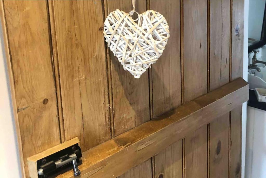 Westside Cottage, Newby, Clapham, Yorkshire Dales National Park, Famous Three Peaks, Near The Lake District, Pets Are Welcome Newby  Exterior foto