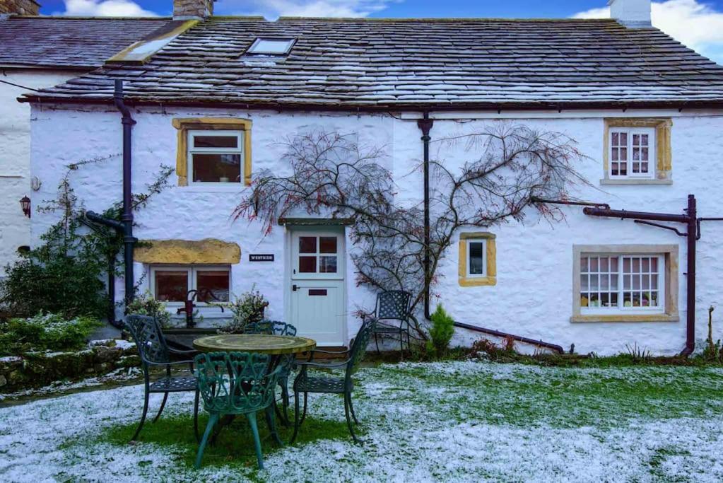 Westside Cottage, Newby, Clapham, Yorkshire Dales National Park, Famous Three Peaks, Near The Lake District, Pets Are Welcome Newby  Exterior foto