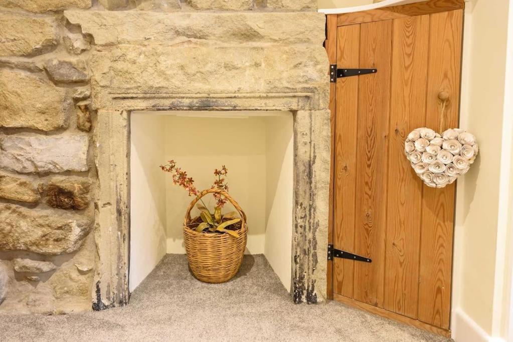 Westside Cottage, Newby, Clapham, Yorkshire Dales National Park, Famous Three Peaks, Near The Lake District, Pets Are Welcome Newby  Exterior foto