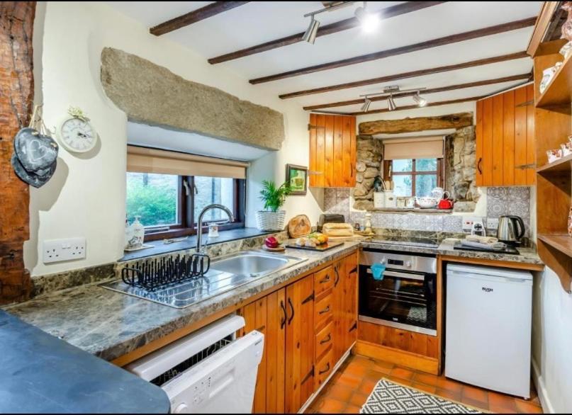 Westside Cottage, Newby, Clapham, Yorkshire Dales National Park, Famous Three Peaks, Near The Lake District, Pets Are Welcome Newby  Exterior foto