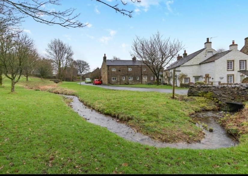 Westside Cottage, Newby, Clapham, Yorkshire Dales National Park, Famous Three Peaks, Near The Lake District, Pets Are Welcome Newby  Exterior foto