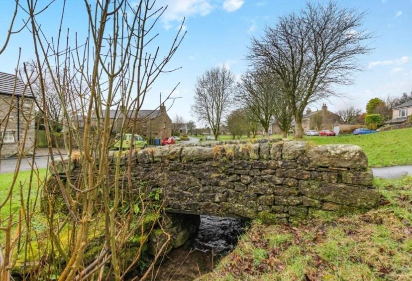 Westside Cottage, Newby, Clapham, Yorkshire Dales National Park, Famous Three Peaks, Near The Lake District, Pets Are Welcome Newby  Exterior foto